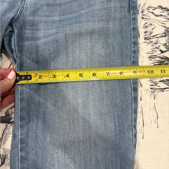 Frayed Hem Capri Jeans - Picture 8 of 8